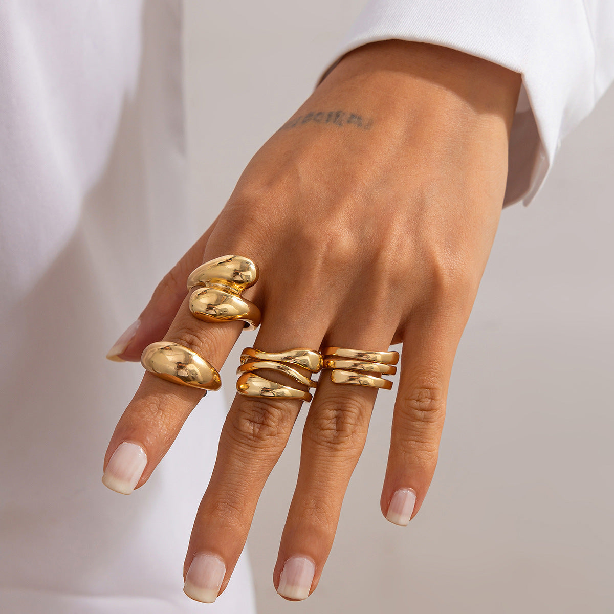 Unique Geometric Ruffled Hollow 4-Piece  Ring Set