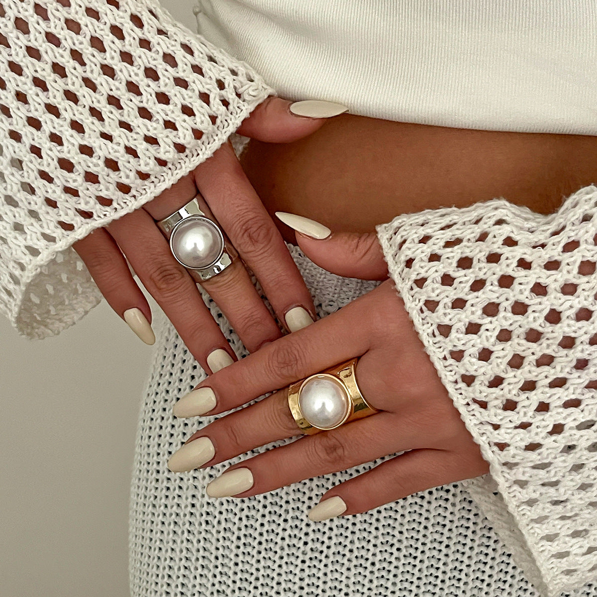 Vintage-Inspired Oversized Pearl Inlay Geometric Ring