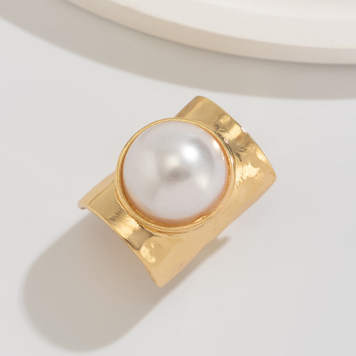 Vintage-Inspired Oversized Pearl Inlay Geometric Ring