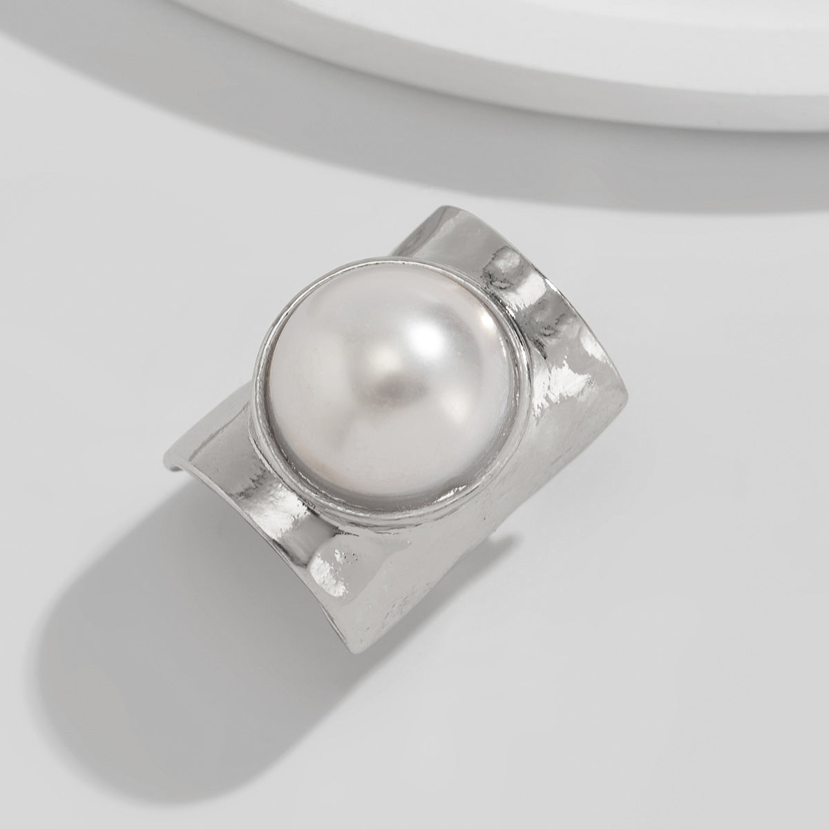 Vintage-Inspired Oversized Pearl Inlay Geometric Ring