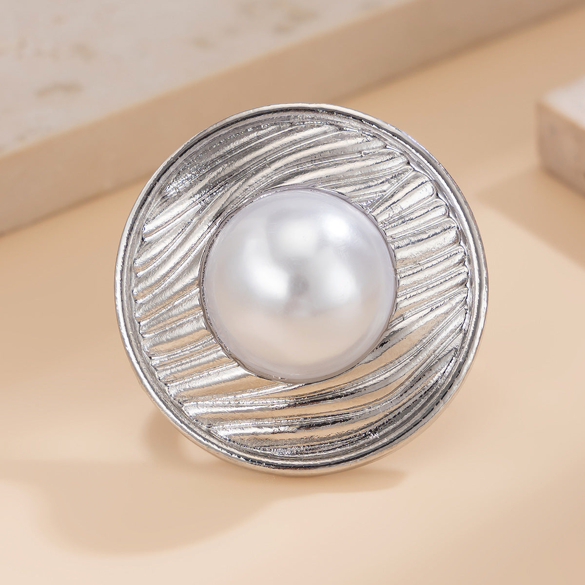 Baroque Pearl-Embedded Round Ring